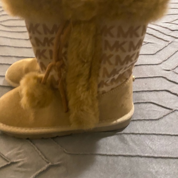 Boots - Picture 3 of 3